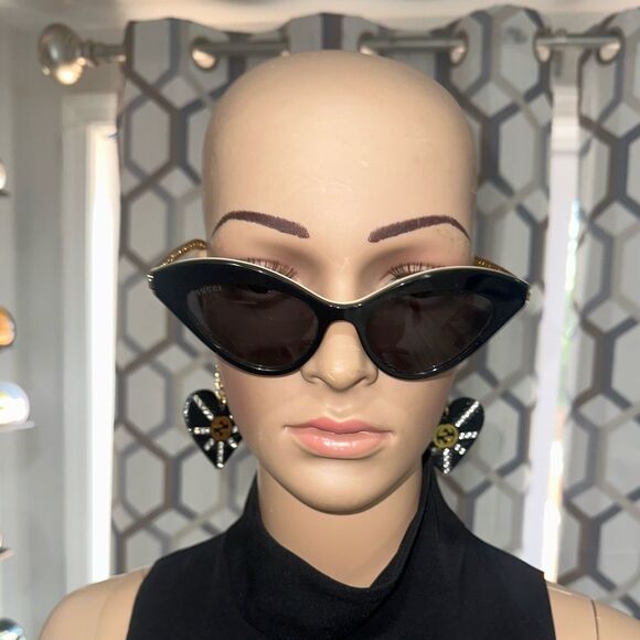 Gucci Cat-eye Sunglasses w/Charms main image 4